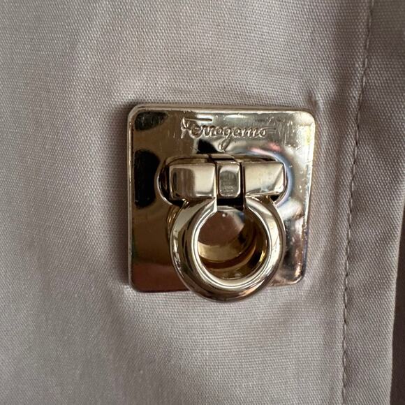 Salvatore Ferragamo Vtg Beige Single Breasted Trench Coat Gancio Buttons Size 12 - Picture 3 of 10